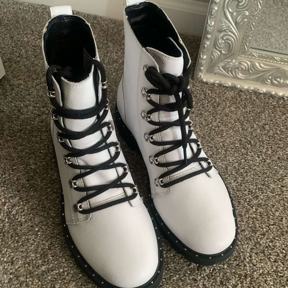 Sorel white Lennox boots.